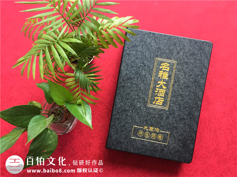 成都菜譜印刷廠制作的高檔皮面燙金菜譜冊(cè)-經(jīng)典酒店菜單設(shè)計(jì)案例!