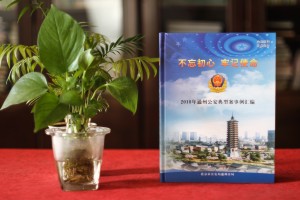 印刷光盤精裝盒包裝-可以放畫冊(cè)和光盤的卡書怎么做?