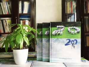 畢業(yè)20周年聚會紀念冊,單看相冊以為朋友便成了親人-瀘州化工學校