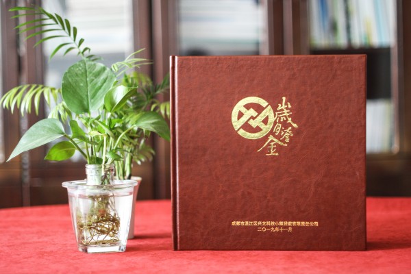 企業(yè)5周年度回憶錄故事冊怎么設(shè)計-制作員工工作生活的紀念相冊集